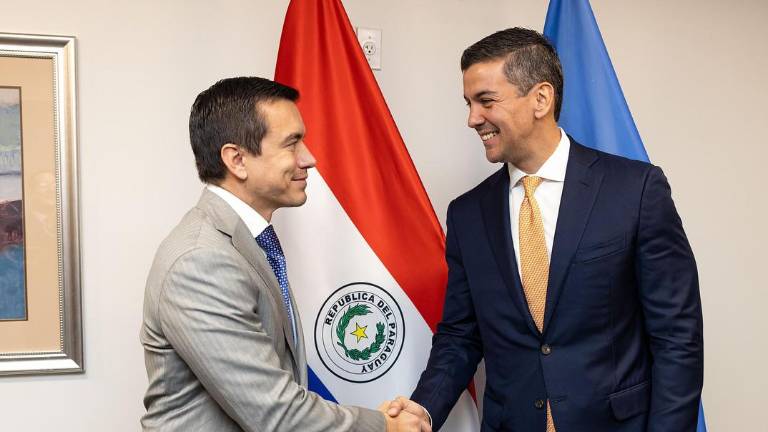 Santiago Peña viaja a Ecuador para reunirse con Noboa