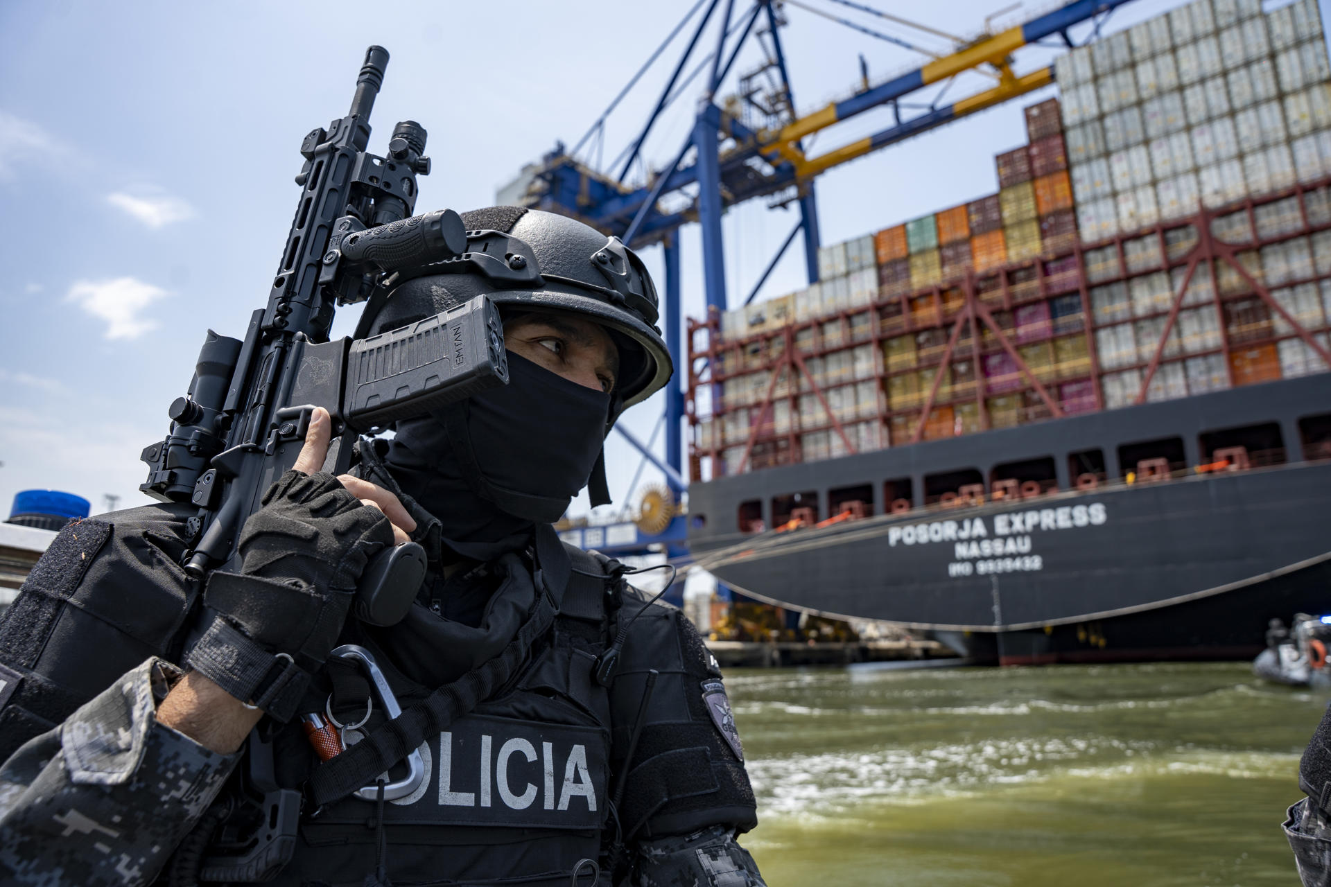 El Ejército clausura una presunta fábrica clandestina de medicinas en Ecuador