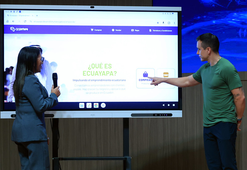 Noboa ratifica acuerdo comercial con Corea del Sur