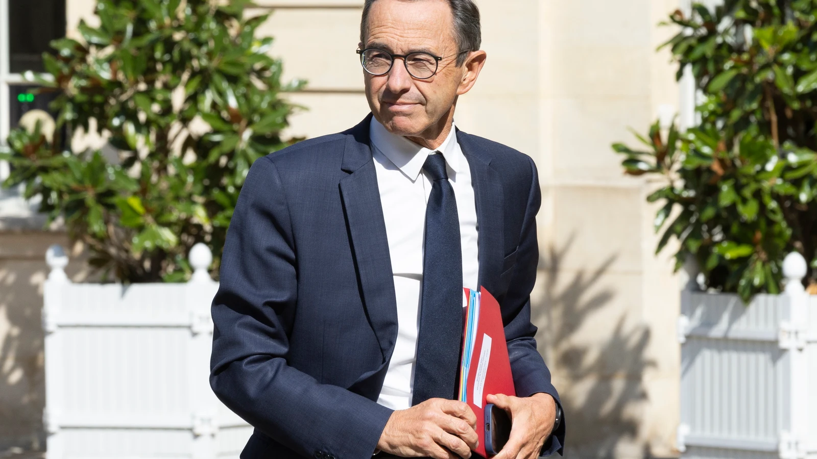 La derecha francesa planea expulsar a España del espacio Schengen por regularizar a migrantes