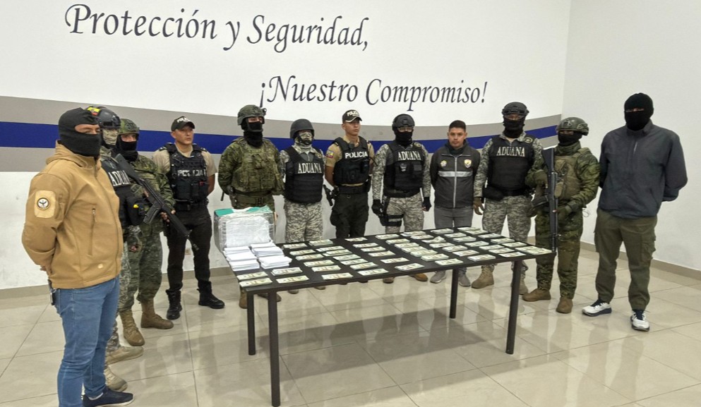 Decomisan miles de billetes falsos en la terminal terrestre de Quito