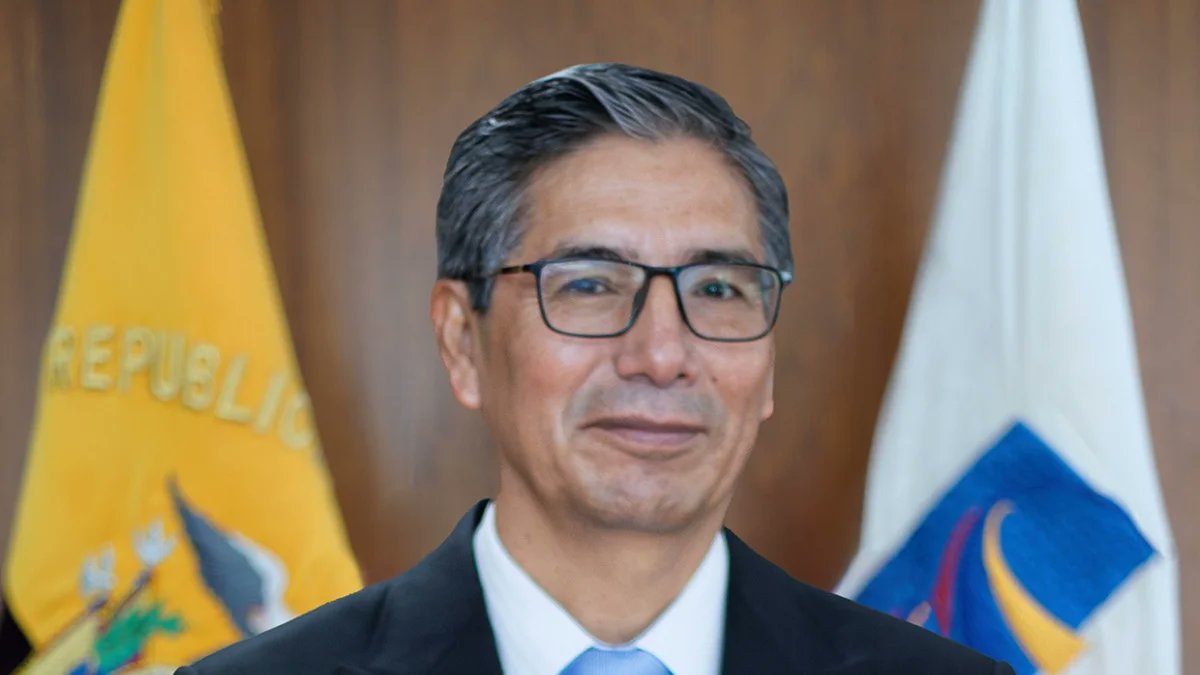 Juez Raúl Llasag renuncia a la Corte Constitucional