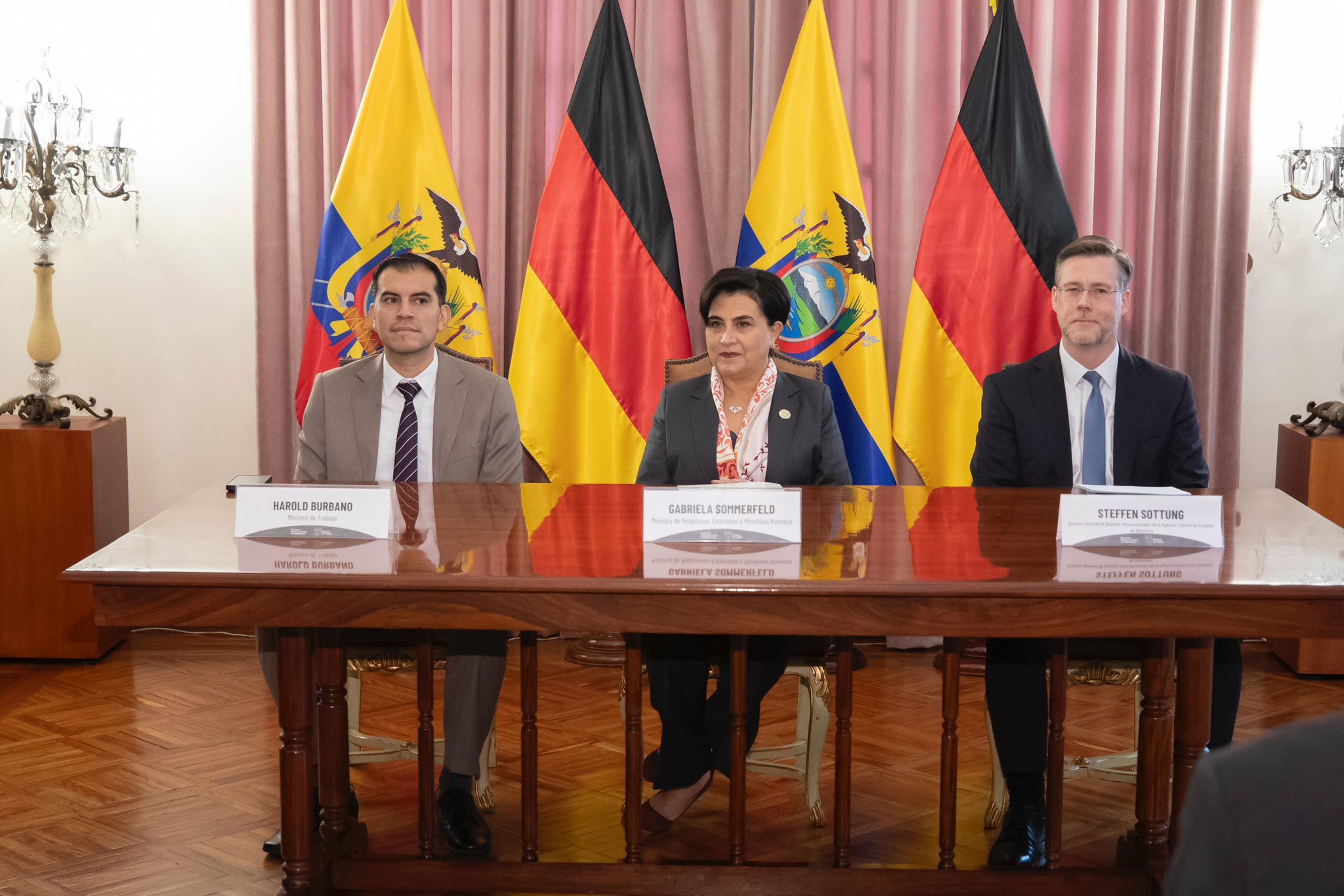 Ecuador y Alemania firman acuerdo para promover migración laboral