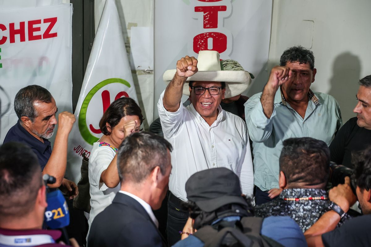 Elecciones en Perú: Roberto Sánchez sube al segundo lugar con el 89,8 % de los votos escrutados