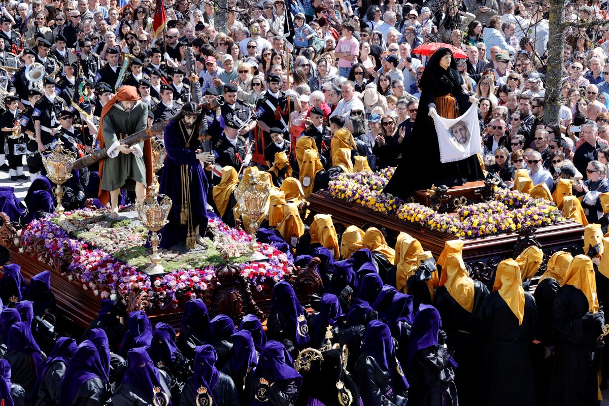 Miles de personas se unen en España a celebrar el Viernes Santo