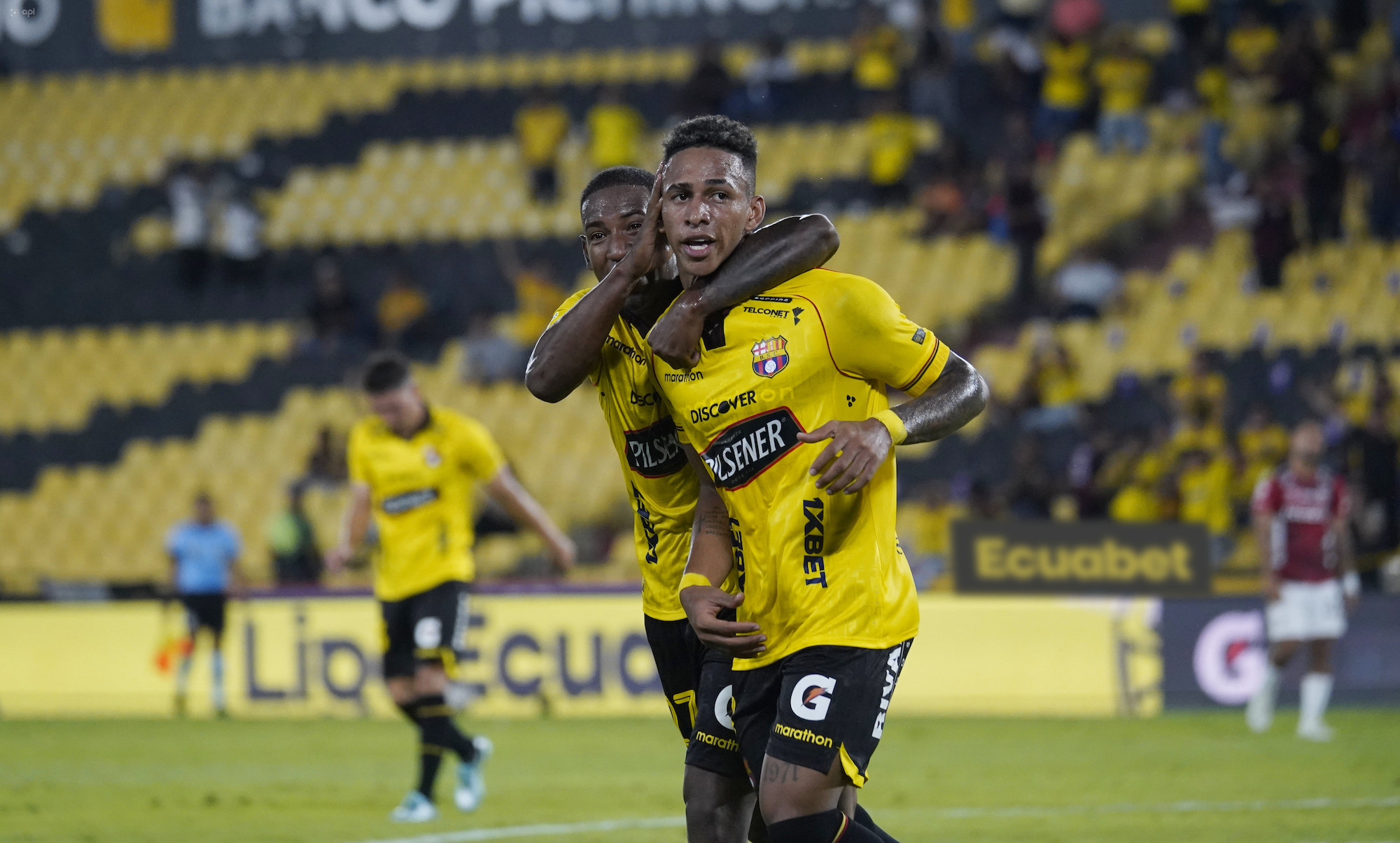 2-1. Barcelona gana a Leones y se acerca al puntero