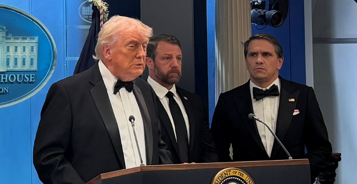 Secretaria de prensa de Trump antes del tiroteo en la cena: «Habrá disparos»