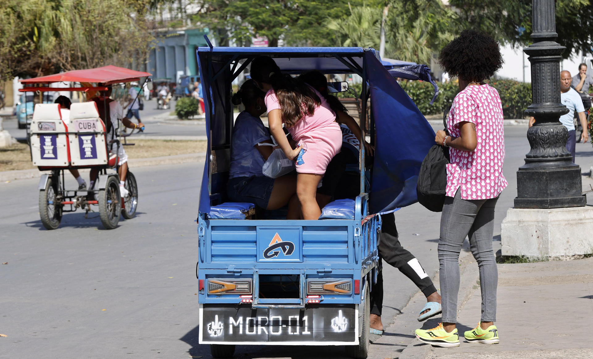 Los triciclos eléctricos en La Habana: la alternativa a la crisis energética en Cuba