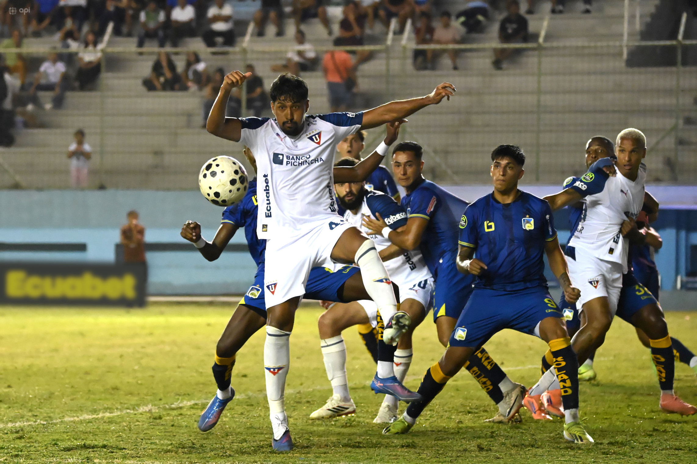 1-0. Delfín pesca a la Liga de Quito