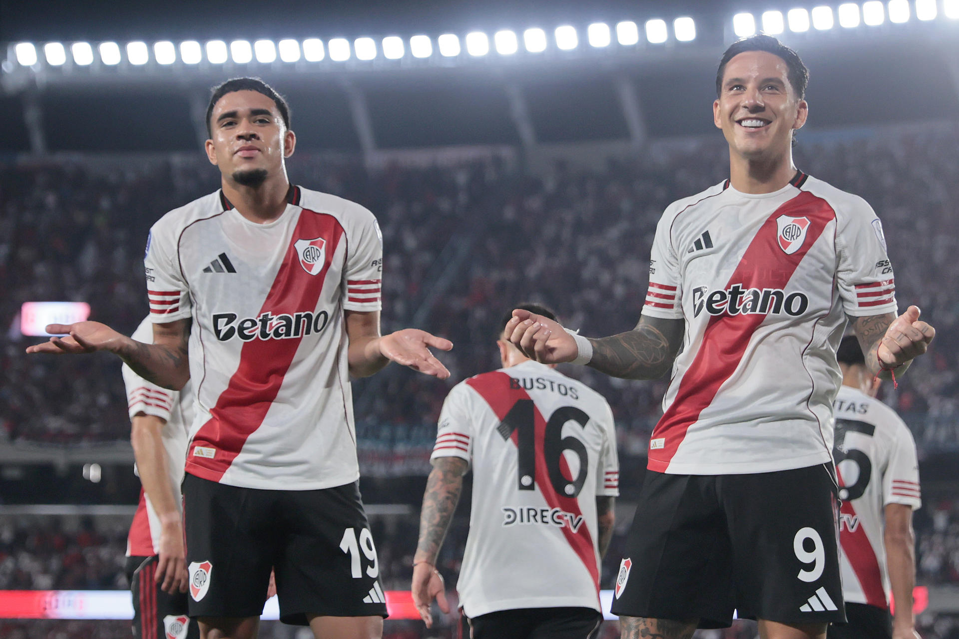 Mira el primer gol de Kendry Páez con River Plate