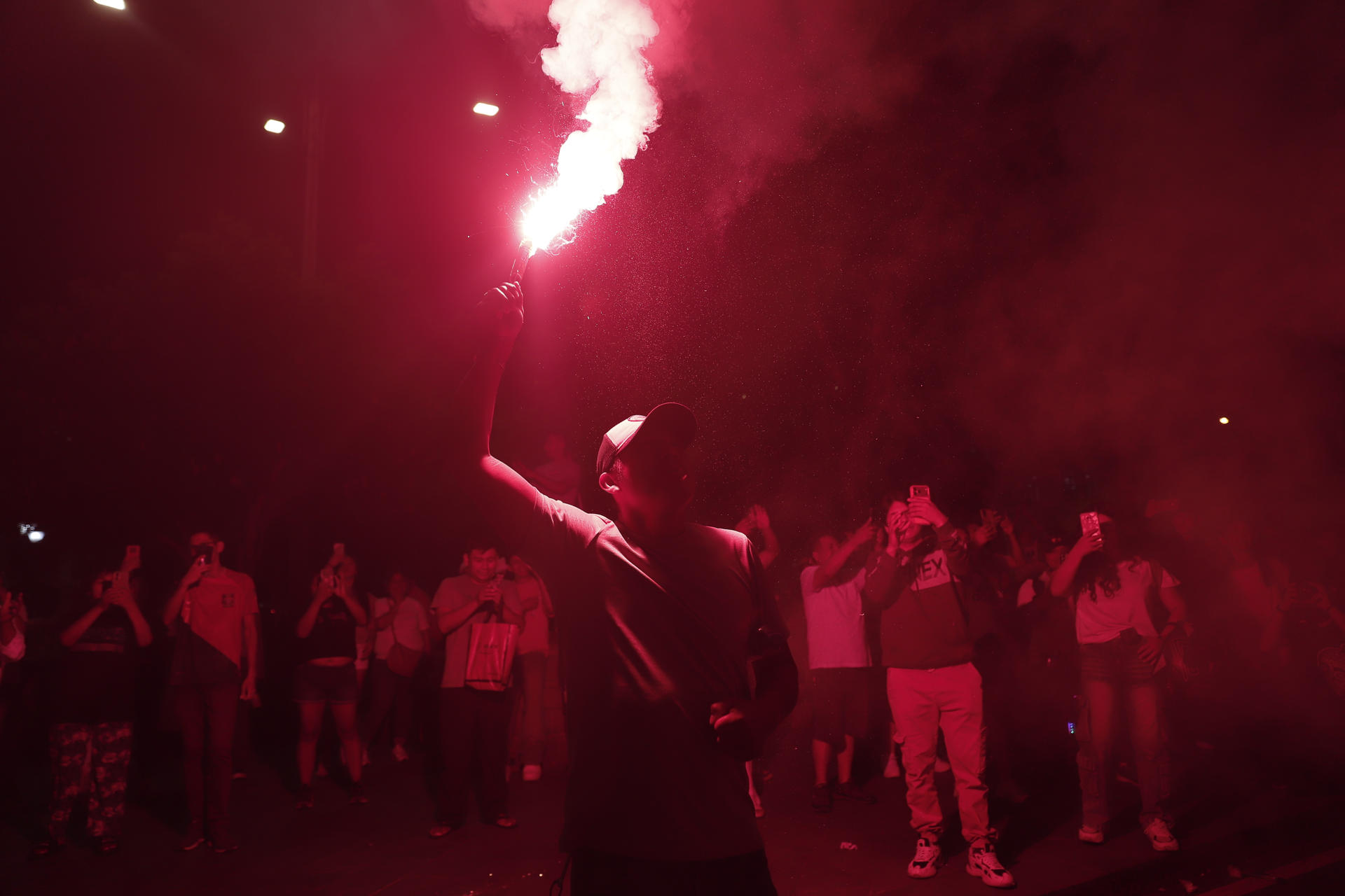 Perú extiende votación al lunes en mesas que no abrieron por falta de material electoral
