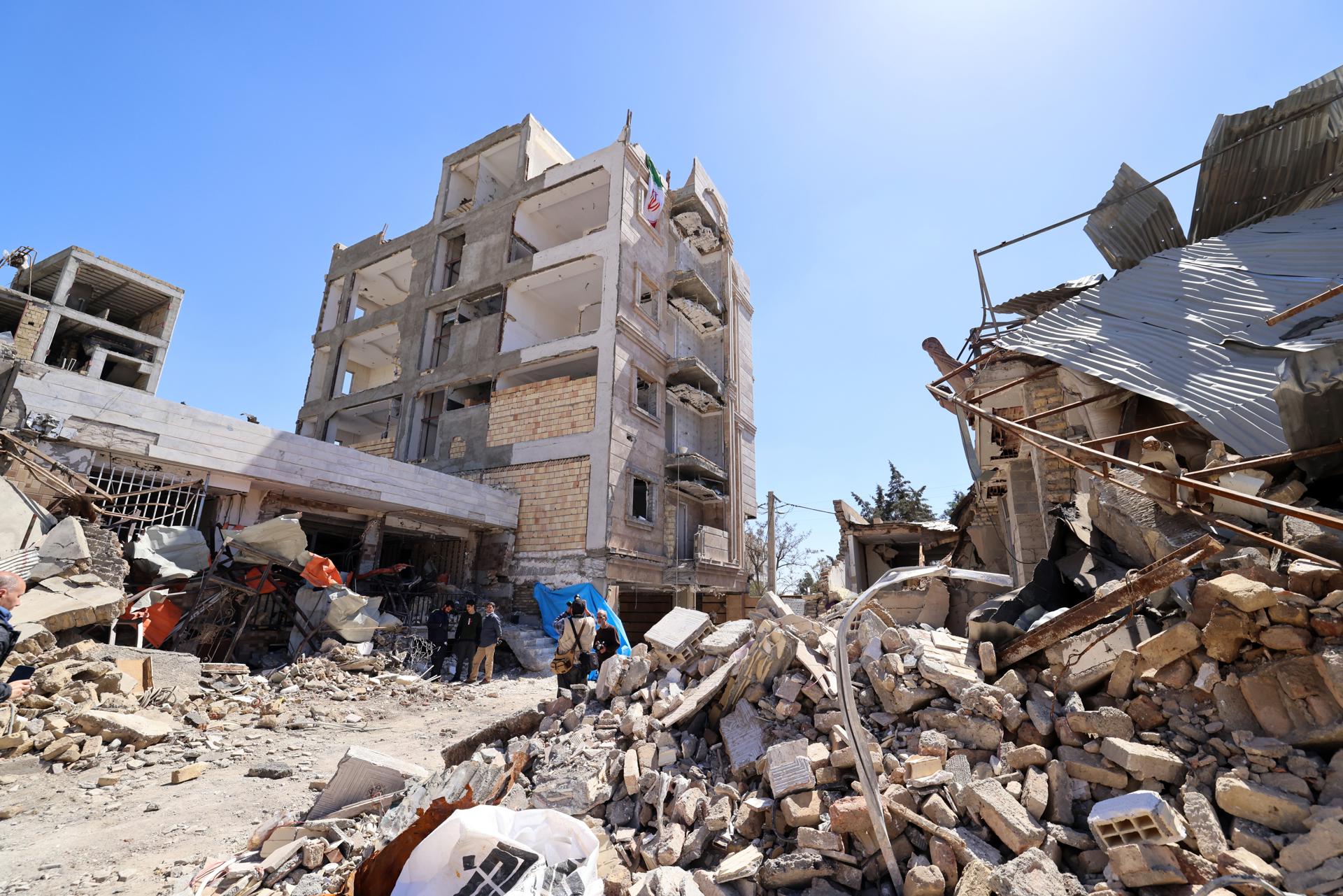 Continúan ataques en Irán e Israel mientras sube el petróleo: Día 35