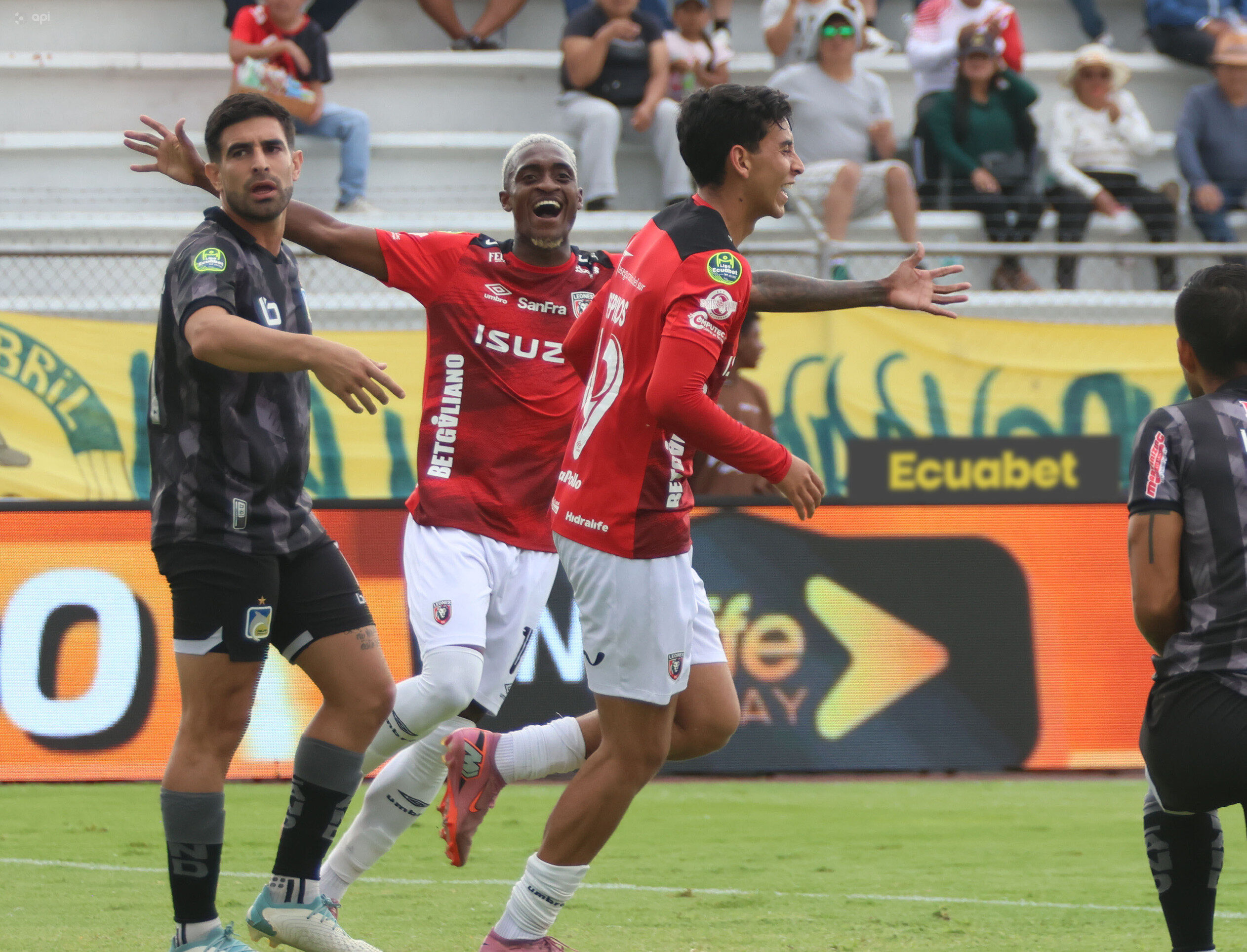 1-0. Leones doma al Delfín