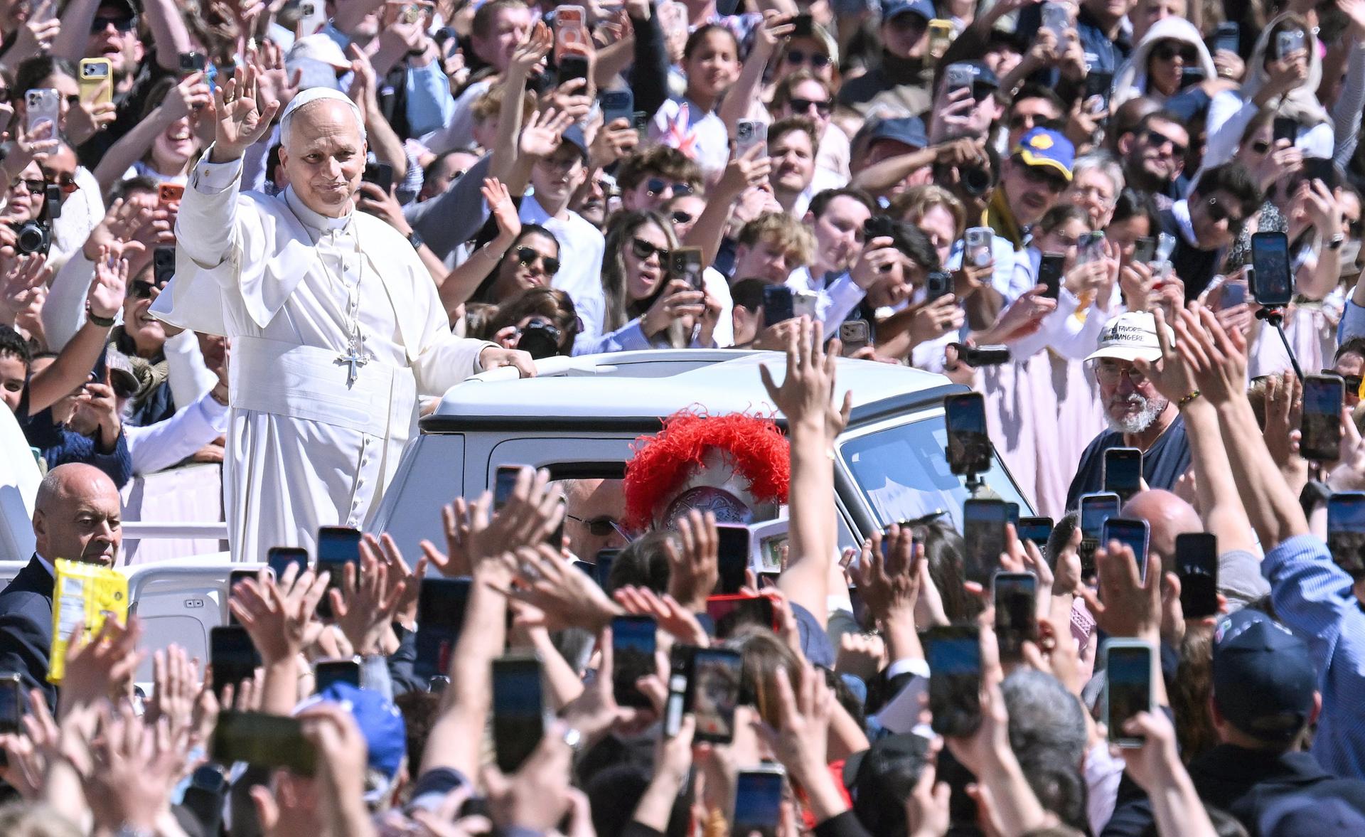 León XIV en su primer mensaje de Pascua: llama a la paz sin decir dónde