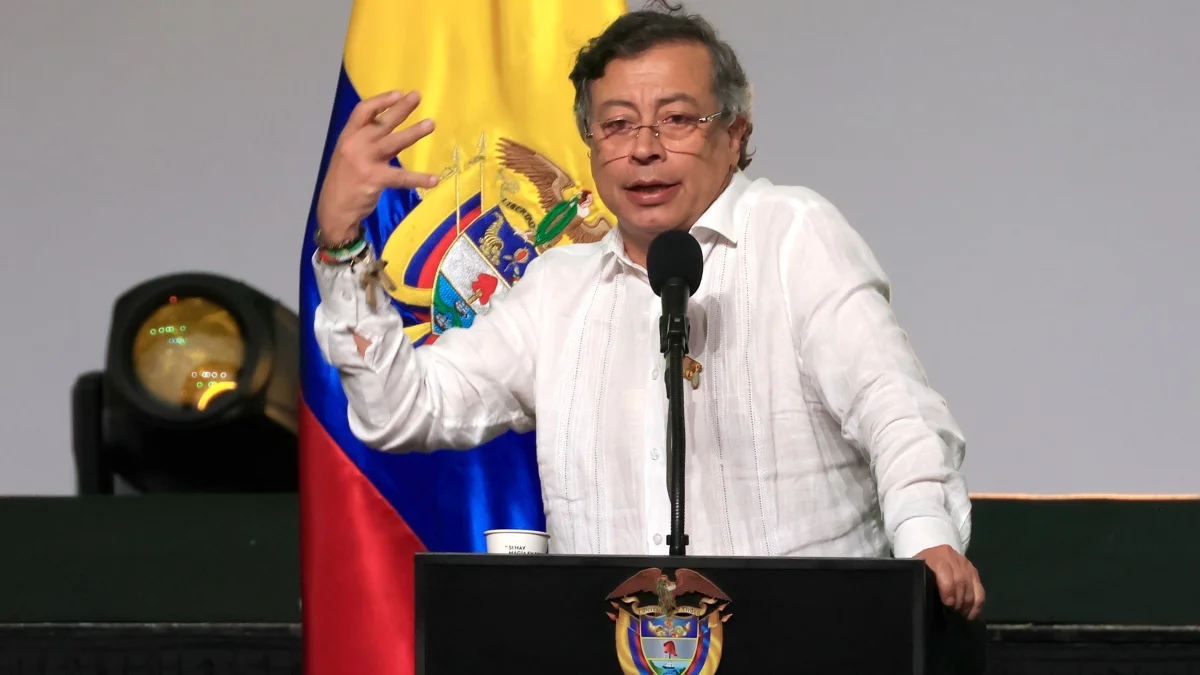 Petro retrocede y dice que productos «necesarios» de Ecuador tendrán 0% de arancel