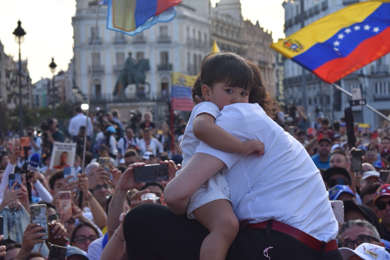 España endurece políticas migratorias a venezolanos y dejará de dar asilos por razones humanitarias