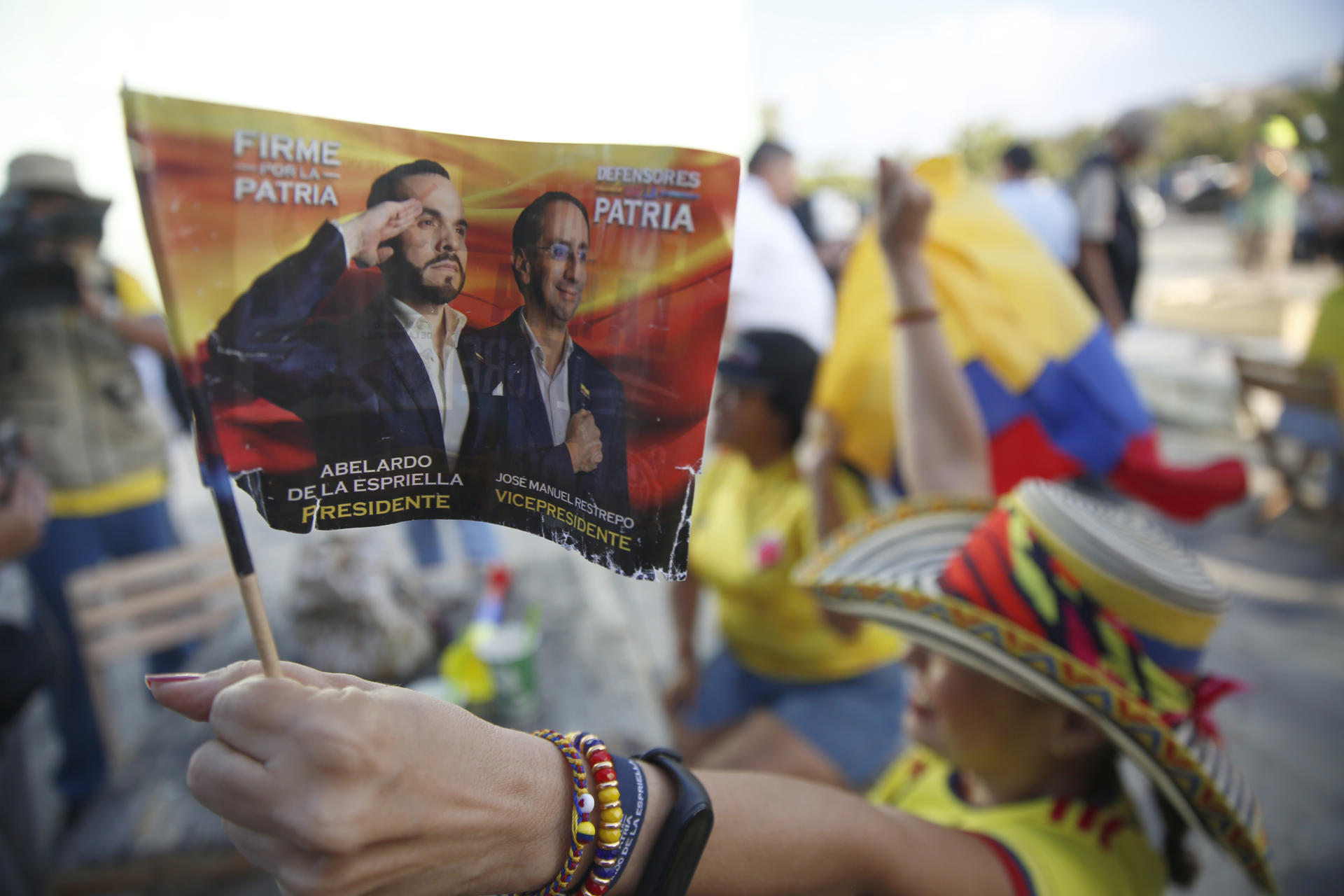 Ultraderechisra De la Espriella llega primero en Colombia, va a segunda vuelta con Cepeda