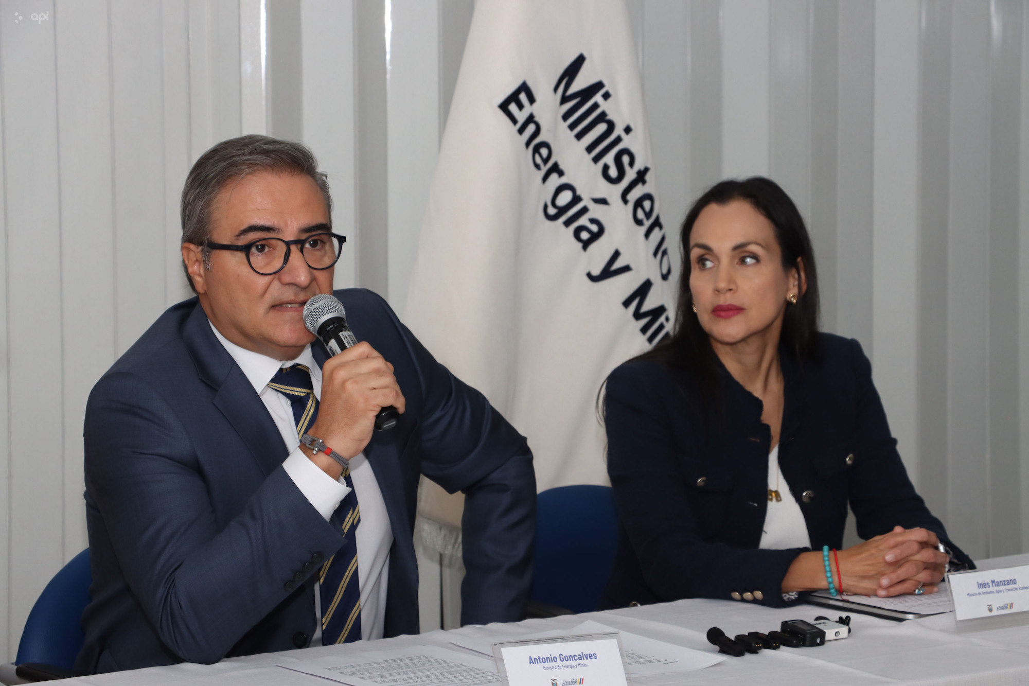 Gonçalves pide al FBI y a Fincen que rastreen los pagos a Progen