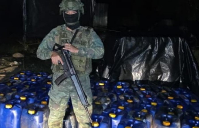 Autoridades incautan 3.000 galones de combustible utilizado para minería ilegal en Zamora Chinchipe