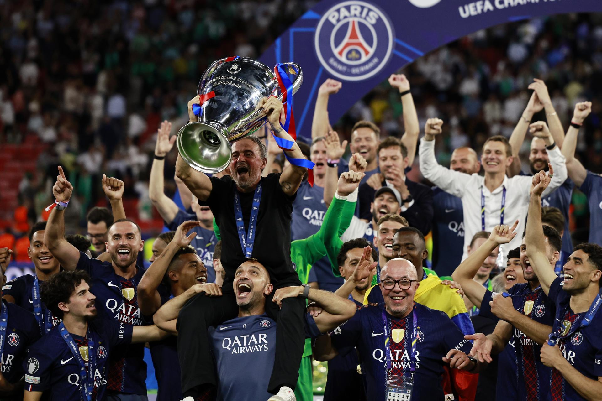 Ecuador tilda de «histórico» segundo título de Pacho con el PSG en la Champions