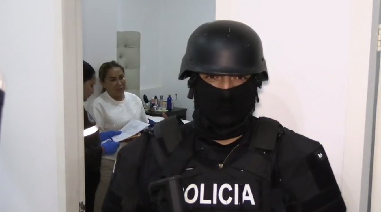 Alcaldesa de Jipijapa, Ángela Plúa, es detenida por liderar presunta red ilícita para entregar matrículas