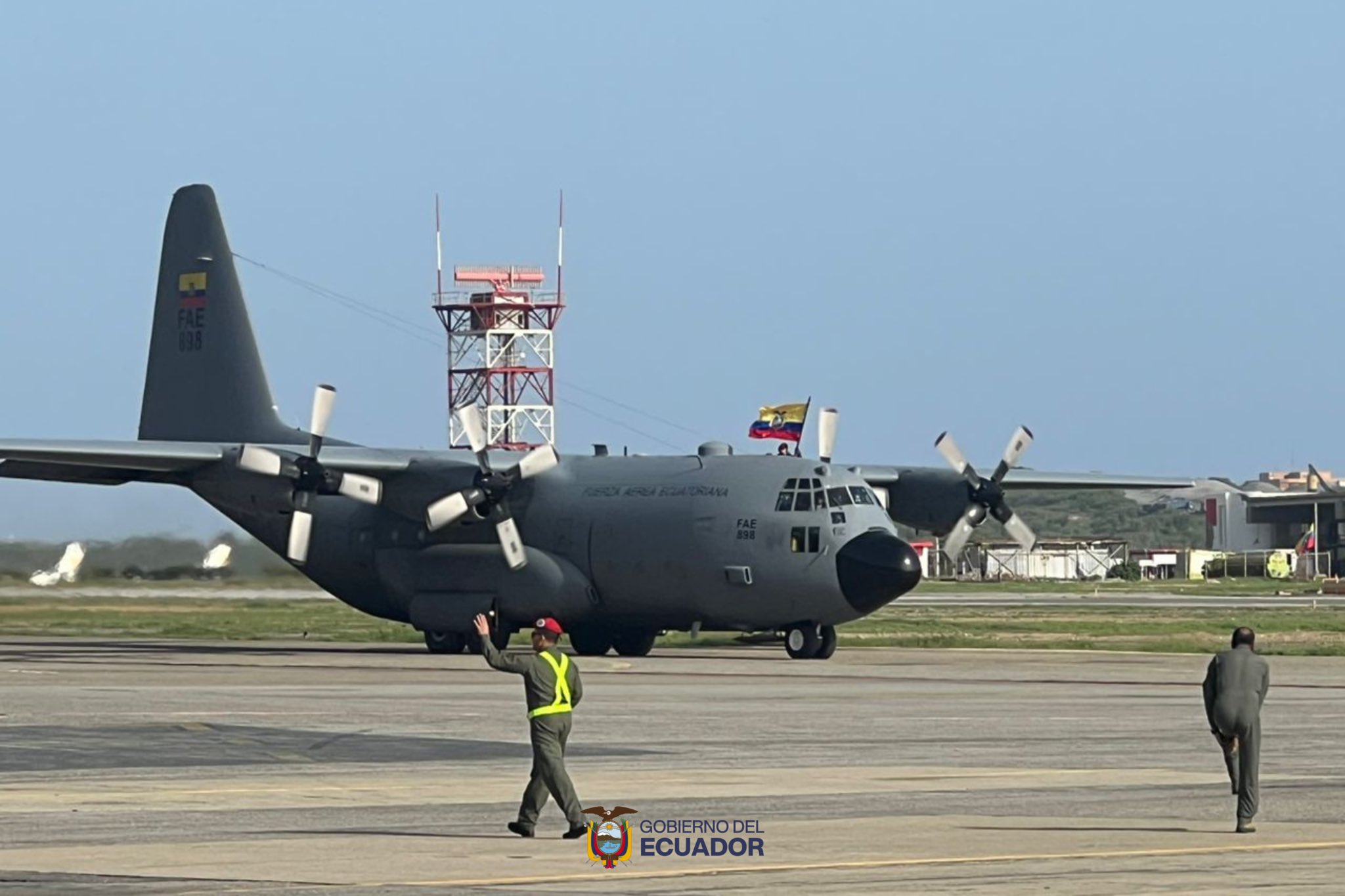 Ayuda humanitaria y equipos de rescate de Ecuador ya llegaron a Venezuela