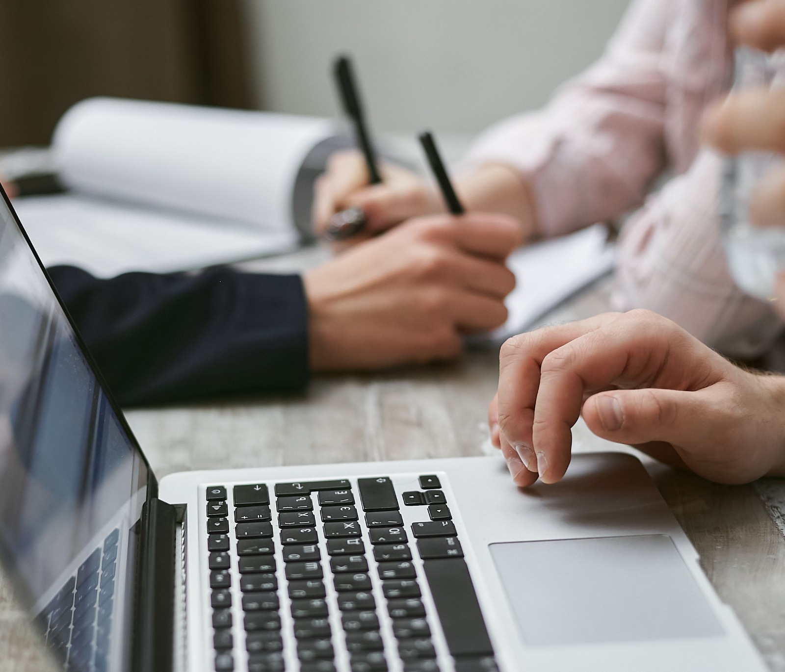 Cómo elegir la API de OCR adecuada para los flujos de trabajo documentales empresariales