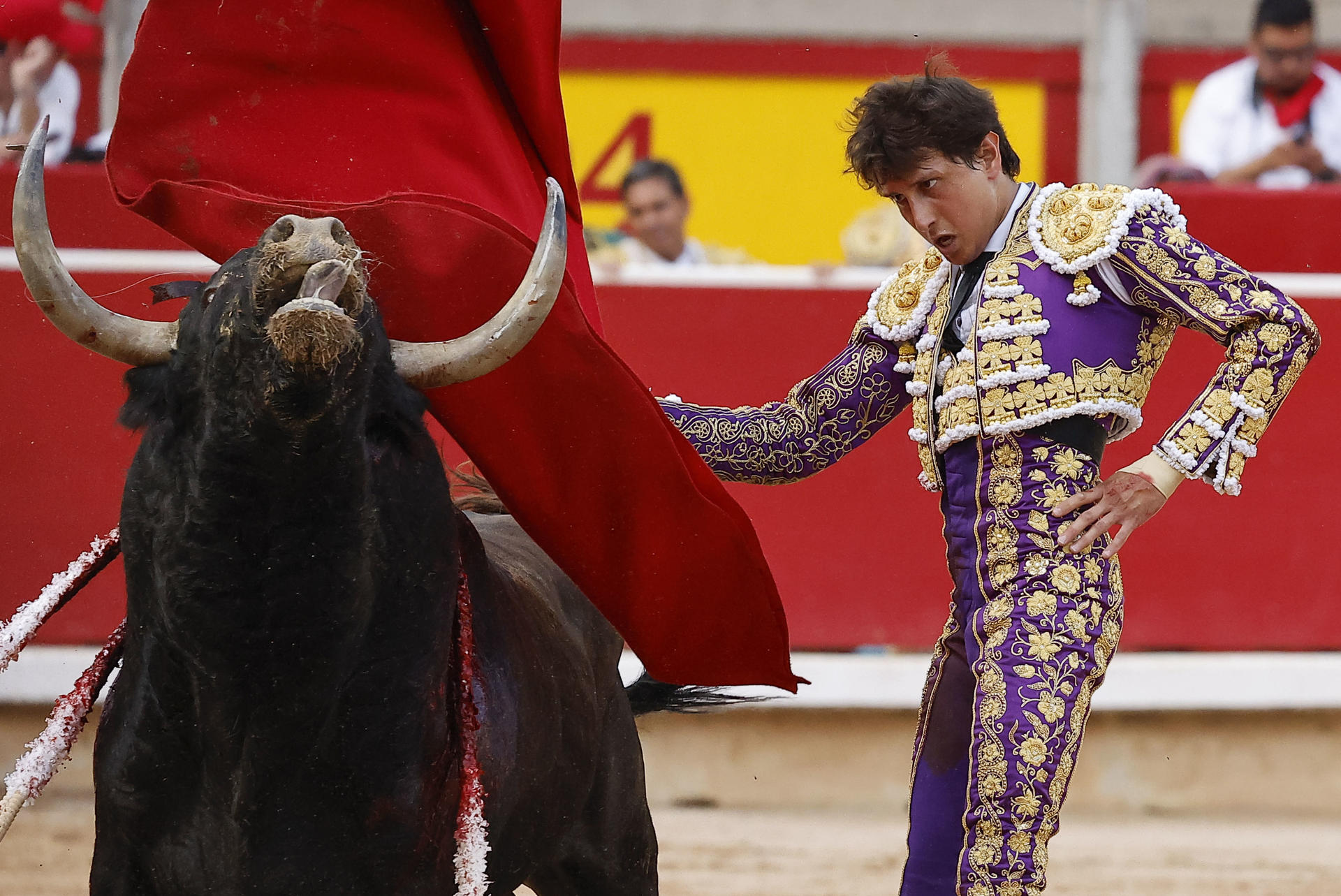 Andrés Roca Rey vuelve a coronarse como el auténtico monarca de la Feria del Toro de Pamplona