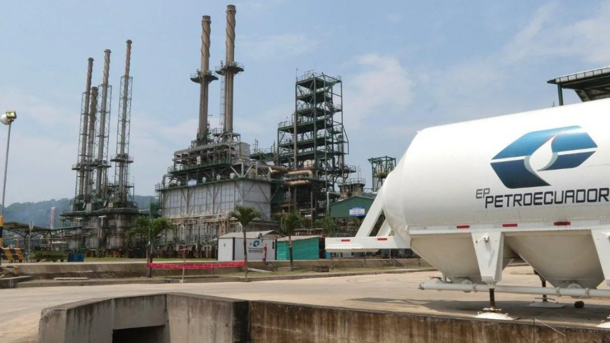 Ecuador cierra la venta de 950.000 barriles de fueloil por 63 millones de dólares