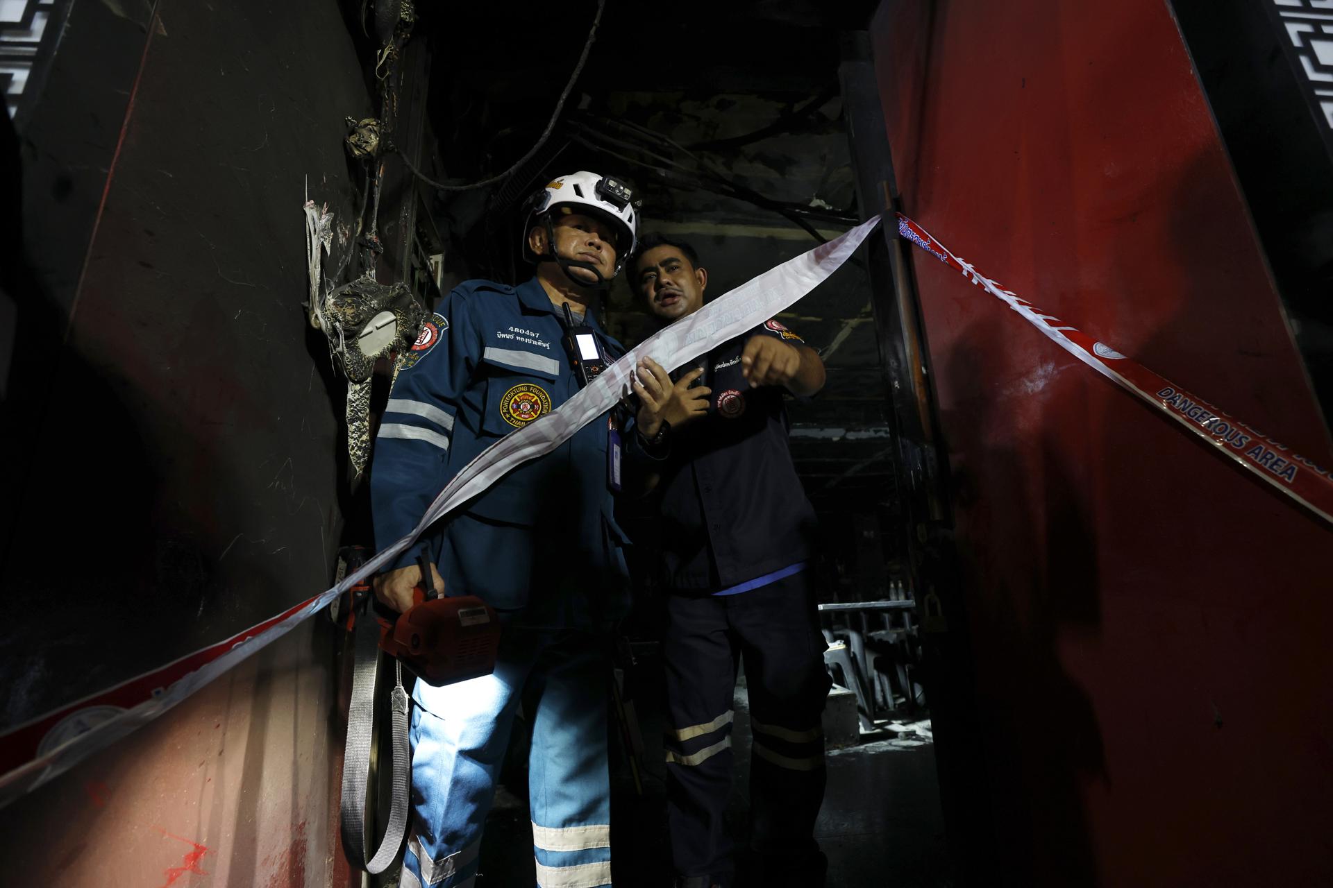 Al menos 27 personas mueren en el incendio de un bar de Bangkok