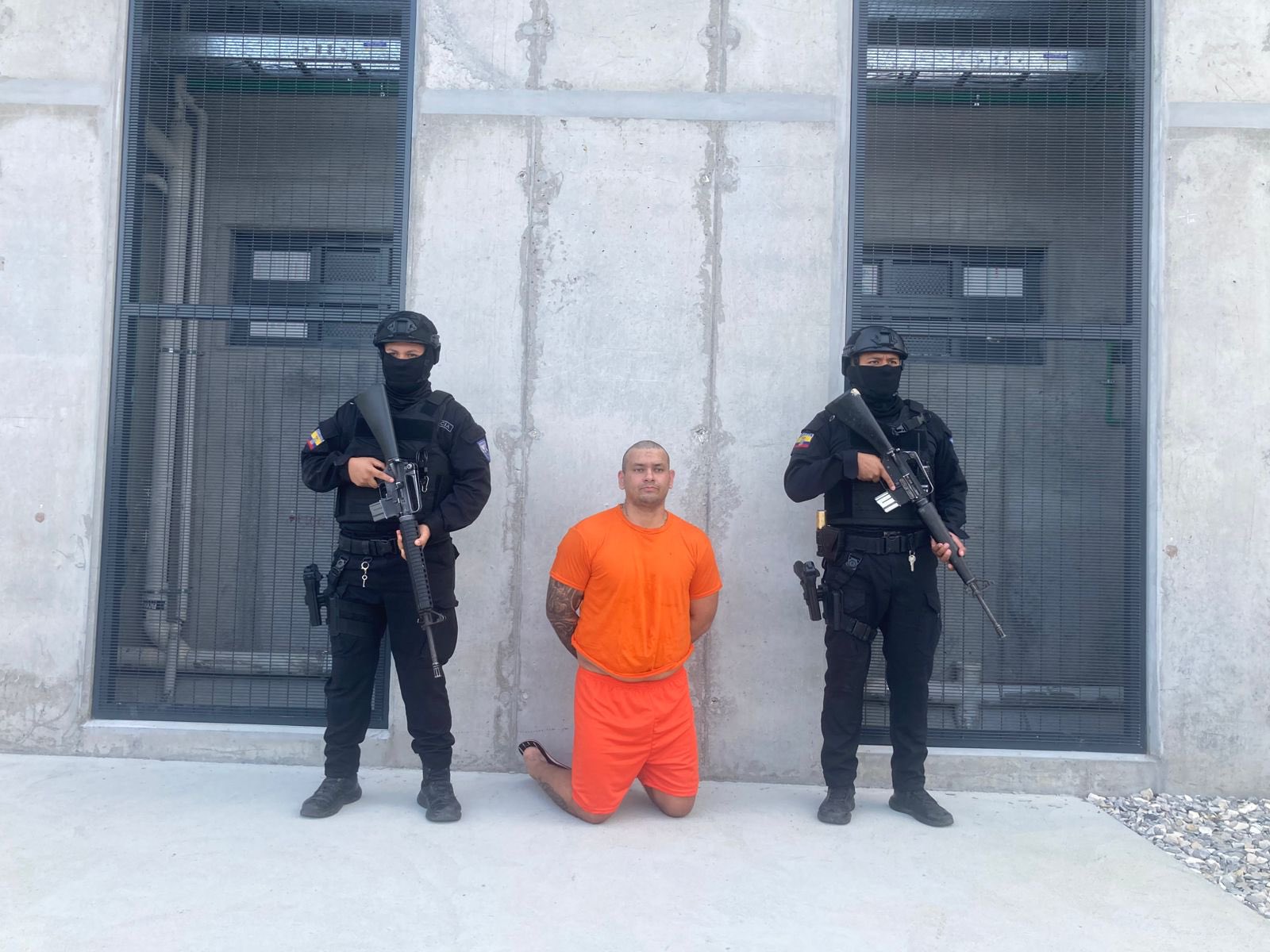 Líder de grupo criminal extraditado de Colombia entra a cárcel máxima seguridad de Ecuador