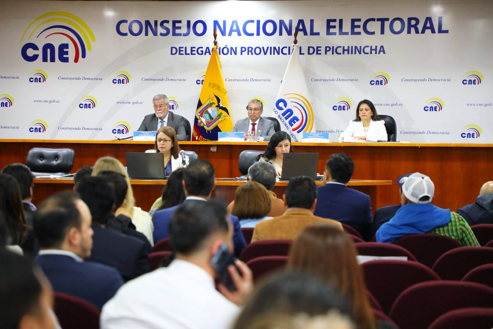 CNE dice que candidatos del correísmo pueden lanzarse con otros partidos