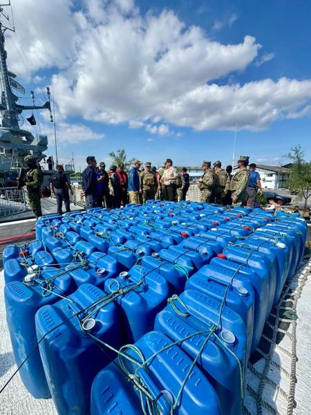 Ecuador incauta 2,2 toneladas de droga en altamar y detiene a seis personas