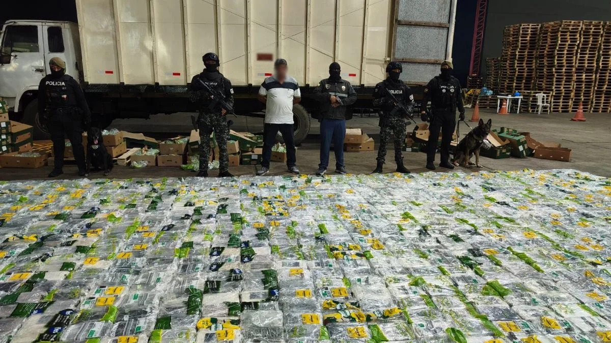 Ecuador incauta una tonelada de cocaína oculta en cajas de fruta que iban al Reino Unido