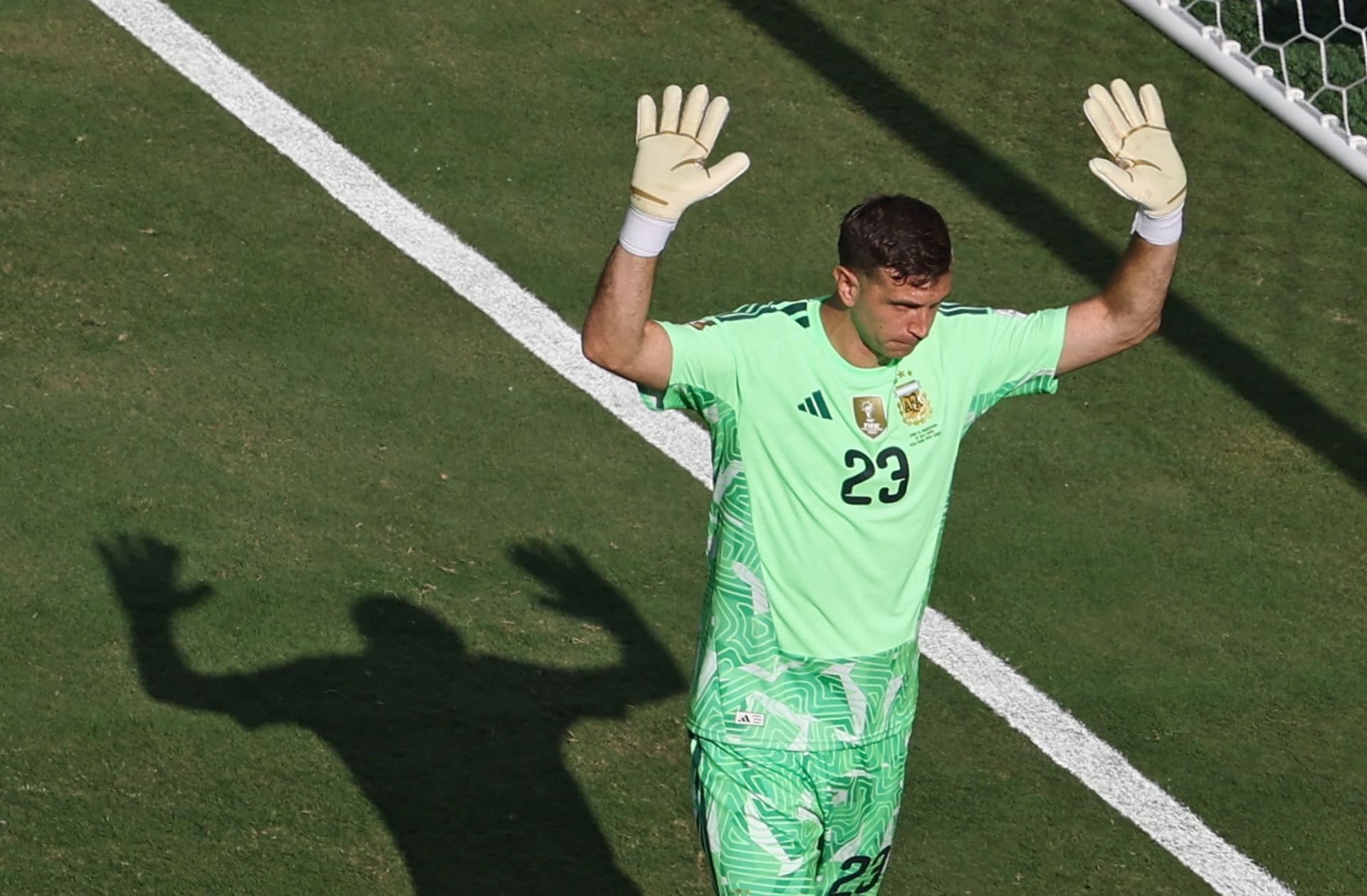 ‘Dibu’ Martínez duda de su continuidad en selección argentina tras derrota con España