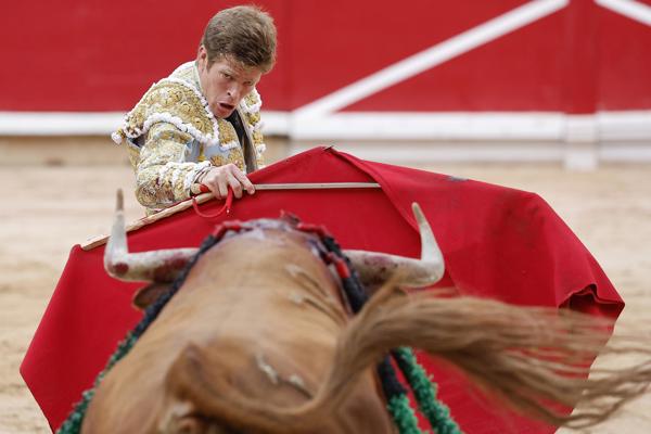 Borja Jiménez se estrelló contra la espada en Pamplona durante la corrida de San Fermín
