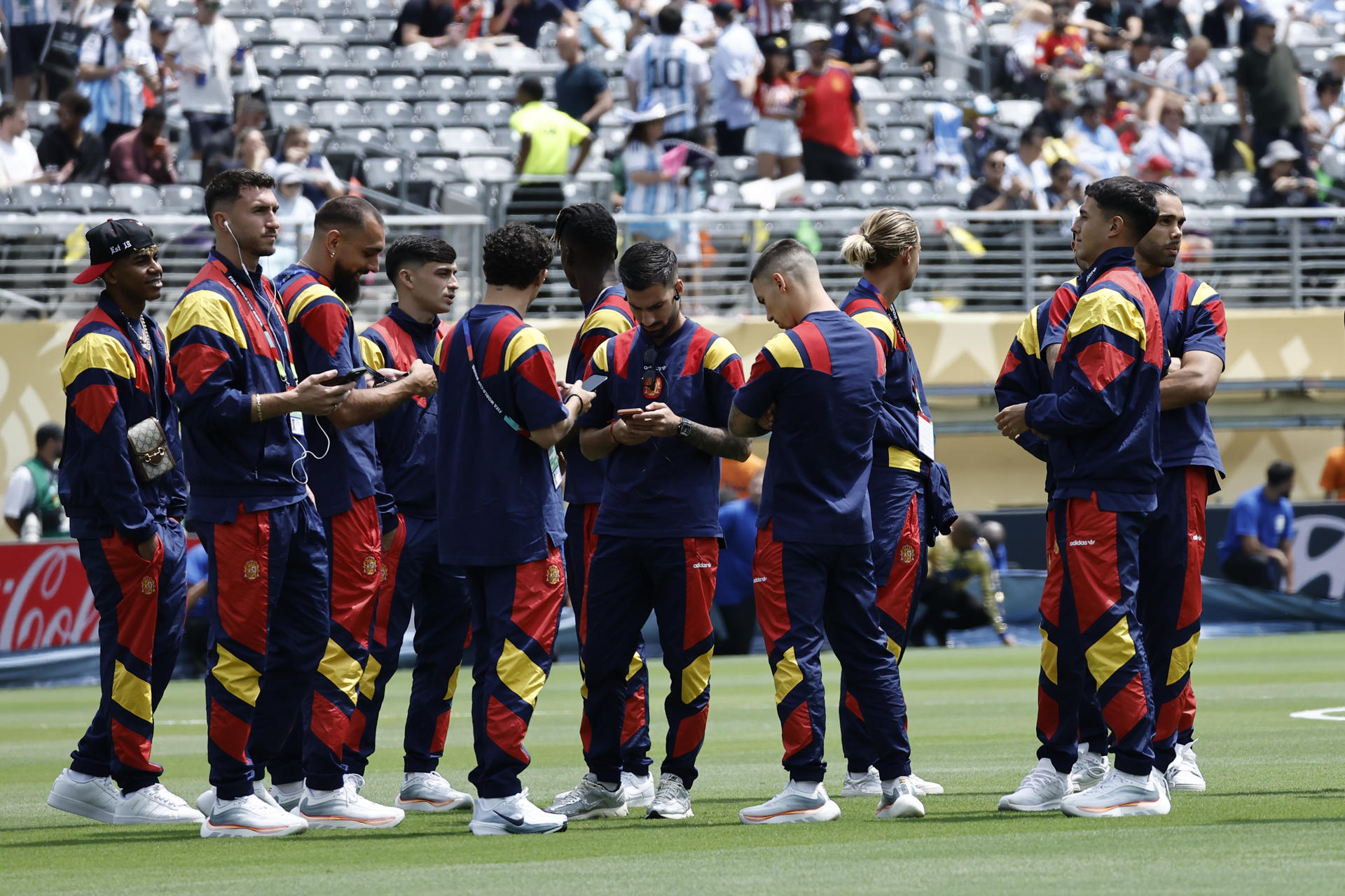 España repite alineación también en la final