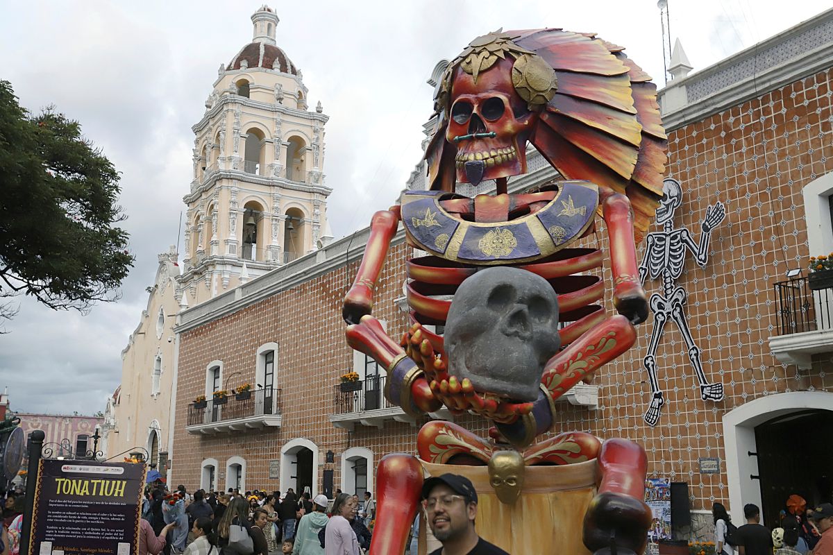 Mexico: Atlixco displays monumental pre-Hispanic deities for Day of the Dead